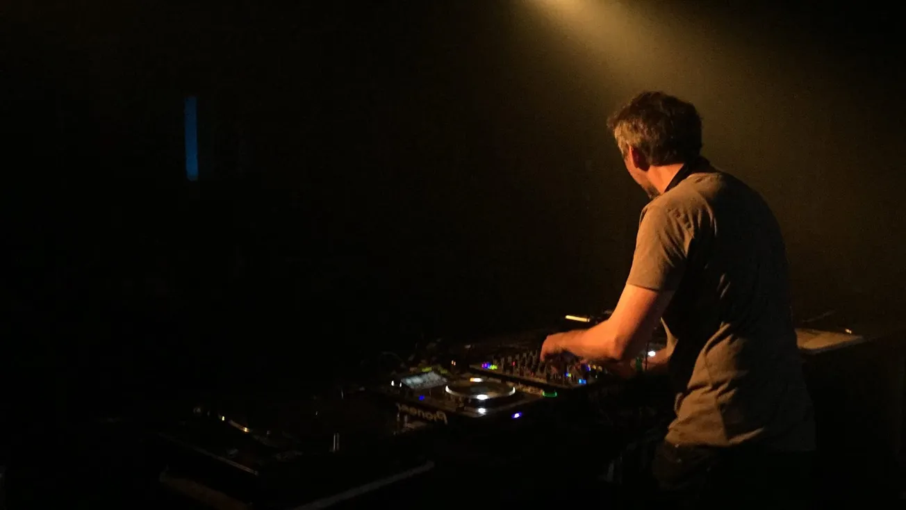 Veliko otvaranje zimske sezone partija u Q-Baru – Vinyl noć Komlinović vs Fullhouse