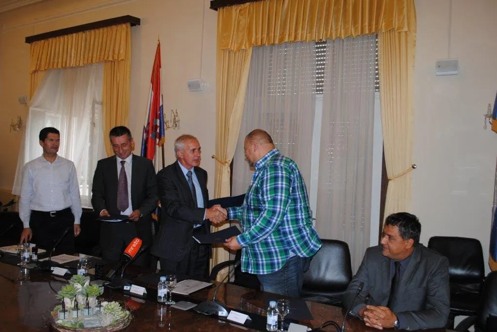 Zadarski župan Stipe Zrilić potpisao ugovor o razminiranju poljoprivrednog zemljišta u Zadarskoj županiji