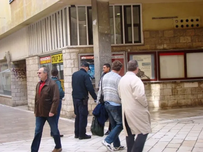 Uhićeni prosjaci, dvojica Rumunja u dobi od 15 i 18 godina!