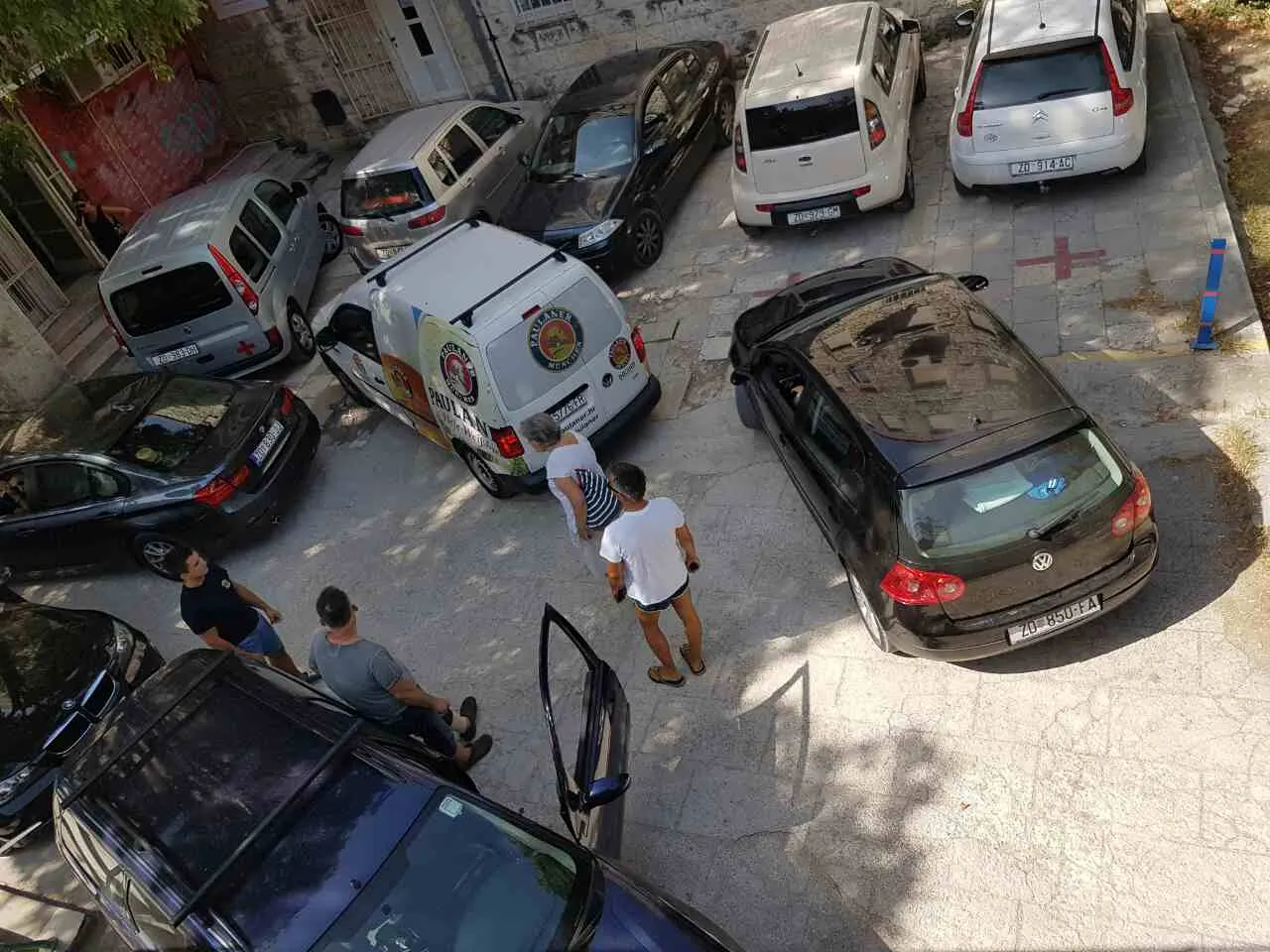 KAOS NA PARKIRALIŠTU – Dr. Škrgatić apelira: “Zavod za javno zdravstvo Zadar obavlja djelatnost od posebnog državnog interesa, pomozite nam!”