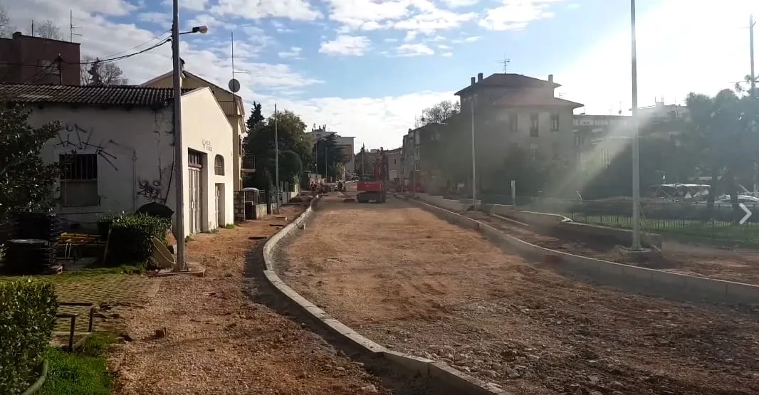 VIDEO | Ogorčeni stanari Vruljice: Pogledajte kako se ovdje “radi”, na gradilištu je nekoliko radnika i jedan bager”