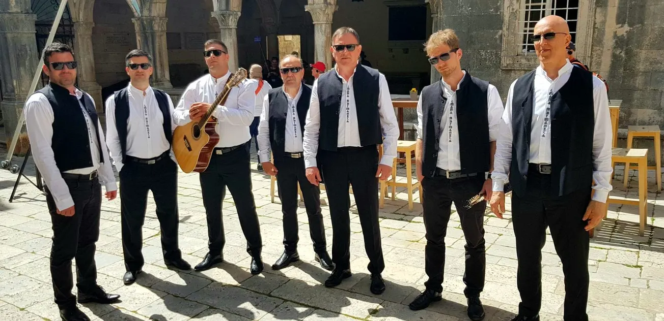 VIDEO: Klape Puntamika izbacila novu pjesmu – ‘Topli vitar’