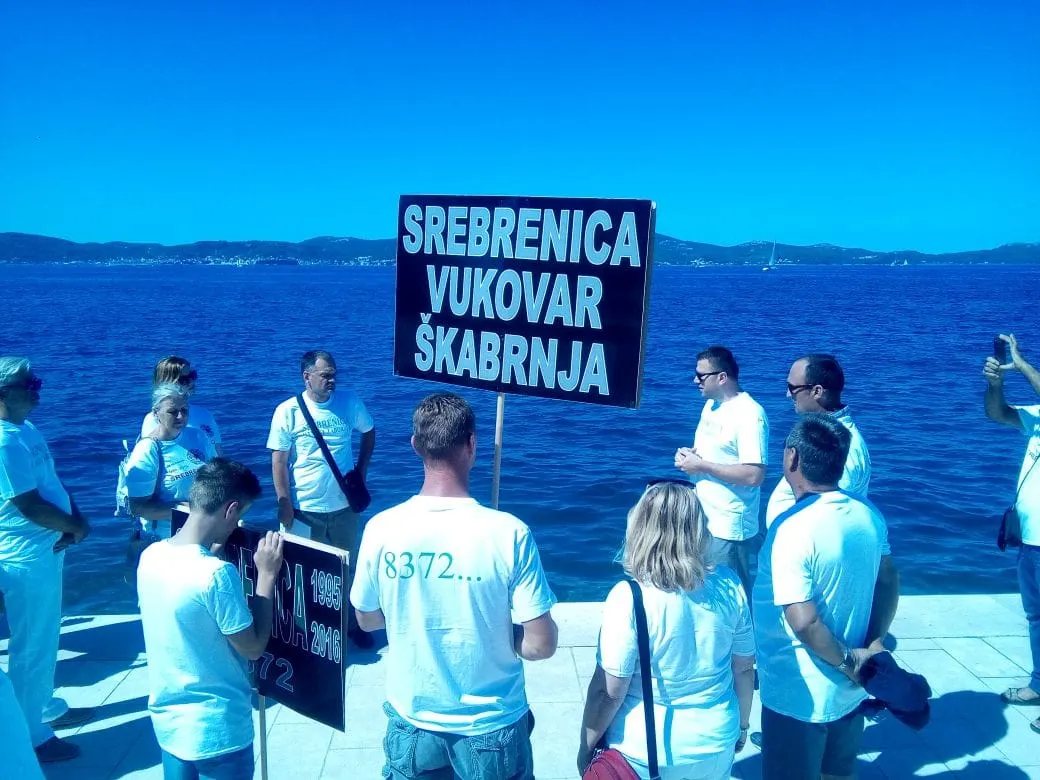 GALERIJA – Bošnjaci obilježili 23 godine od pokolja u Srebrenici