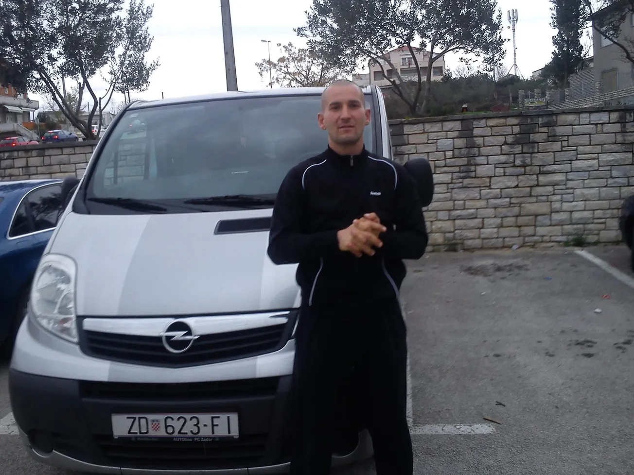 Deur žestoko po vodstvu Katoličke crkve, Bozaniću i Puljiću: “Malo radite, crkve su nam pune pedofila”