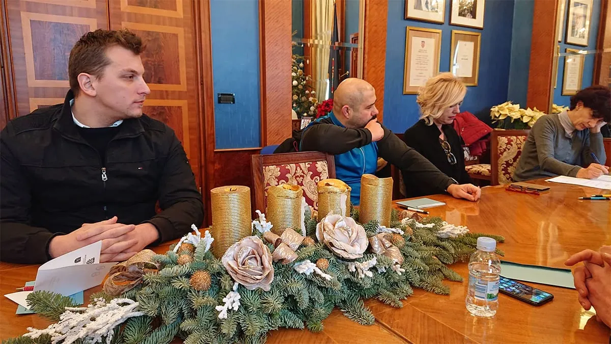 HDZ SUTRA I SLUŽBENO GUBI POLUOTOK: “Pao je dogovor, Dobrović će sutra ipak glasati za Brajkovića”