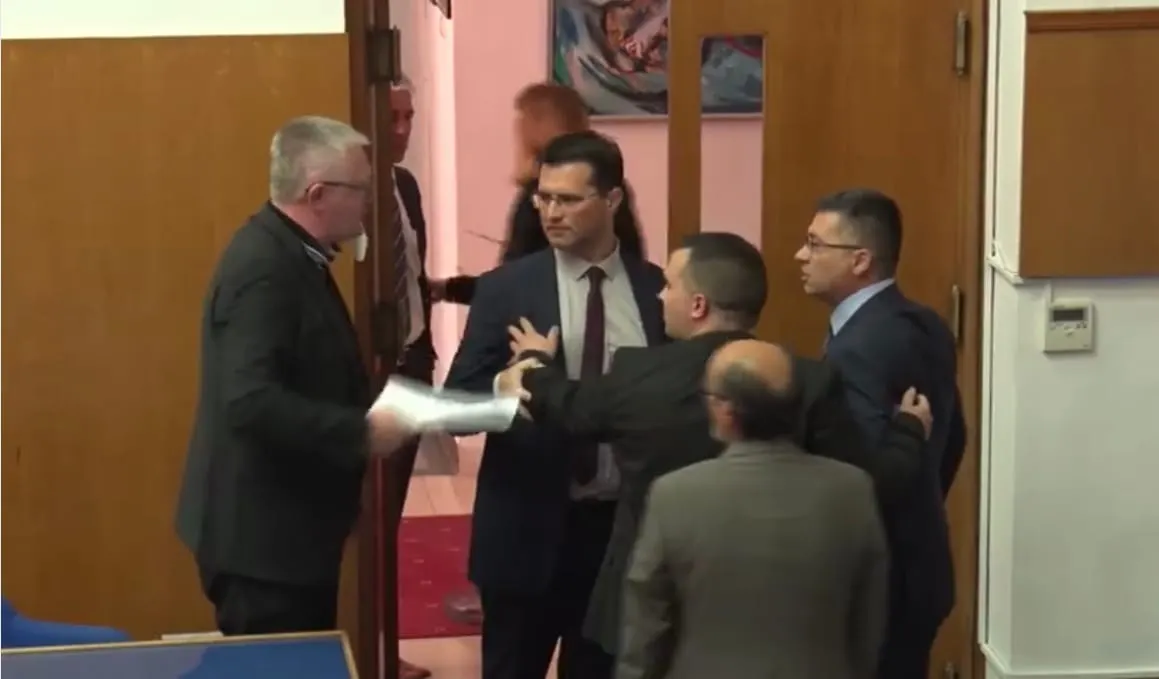 Vrančić zakuhao sukob; umalo došlo do fizičkog obračuna između Novoselovića i Marića