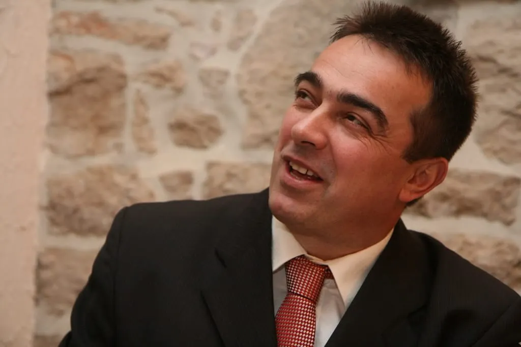 Gradonačelnik Biograda Knez ima za luksuzno vozilo, ali nema za magnetsku rezonancu