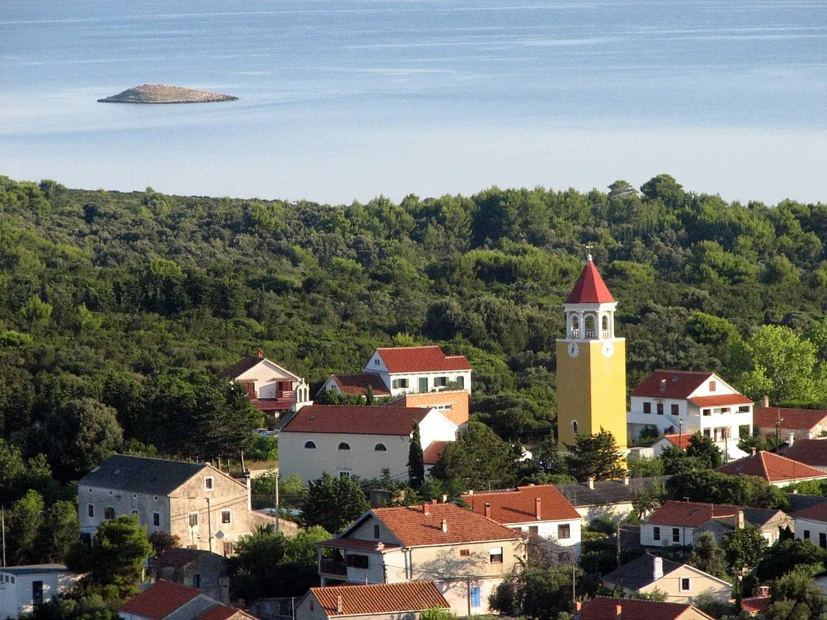 Izbori na Molatu započeli neregularno, tko je i kako prenosio glasačke kutije?