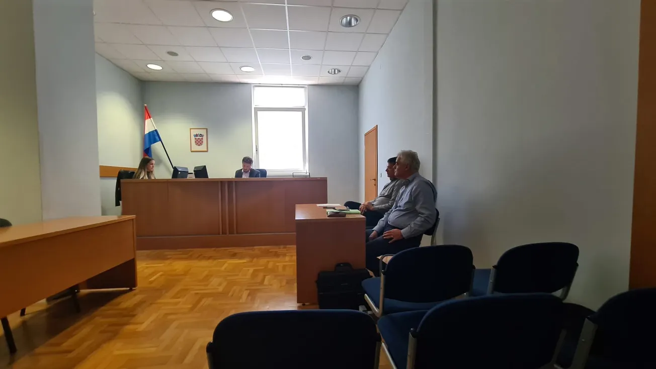 USKOK-ov optuženik za pljačku državnog proračuna Zdravko Livaković danas je na sudu tražio od Hrvoja Bajla da mu se ispriča