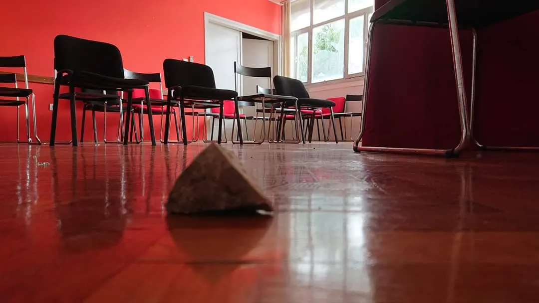 Netko je razbio staklo na prozoru SDP-ovih prostorija