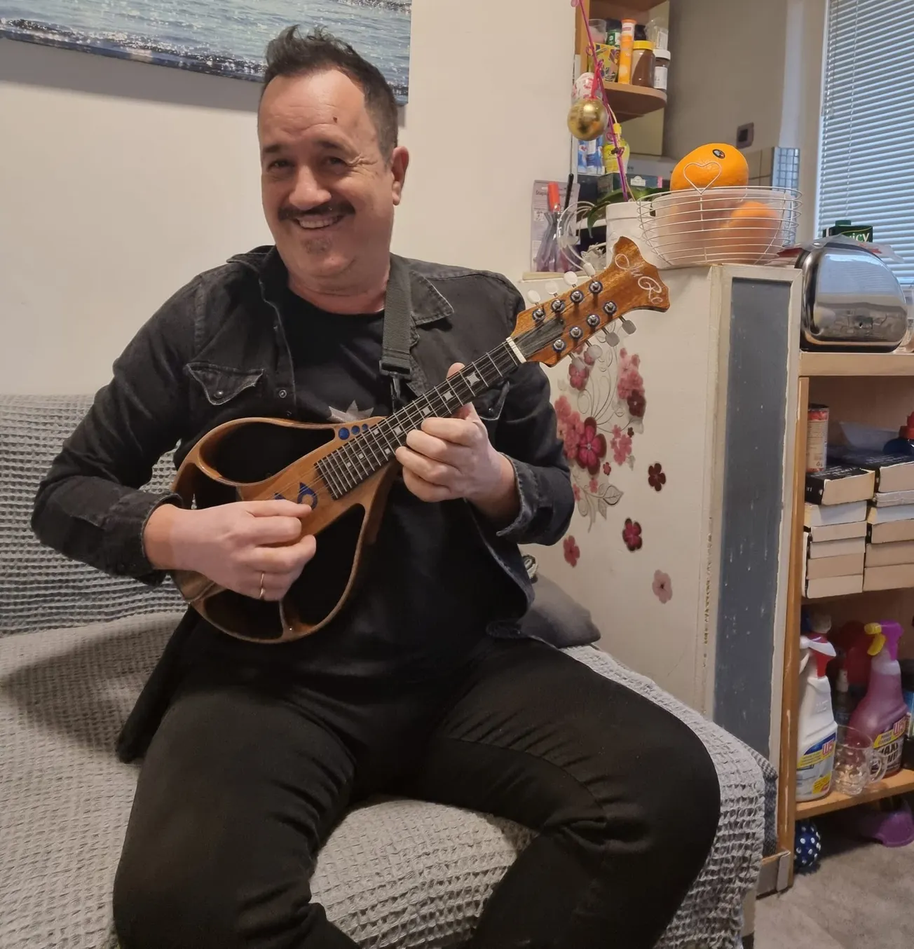 Predstavljena prva silent električna mandolina