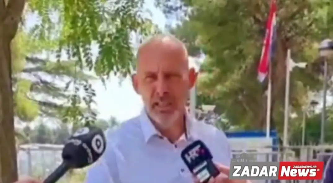 POGLEDAJTE EKSPLOZIVNU PRESSICU – Pupić Bakrač: Zadarska policija počinje ličiti na stranačku policiju, neka odgovore ima li Kalmeta dozvolu za nošenje pištolja?