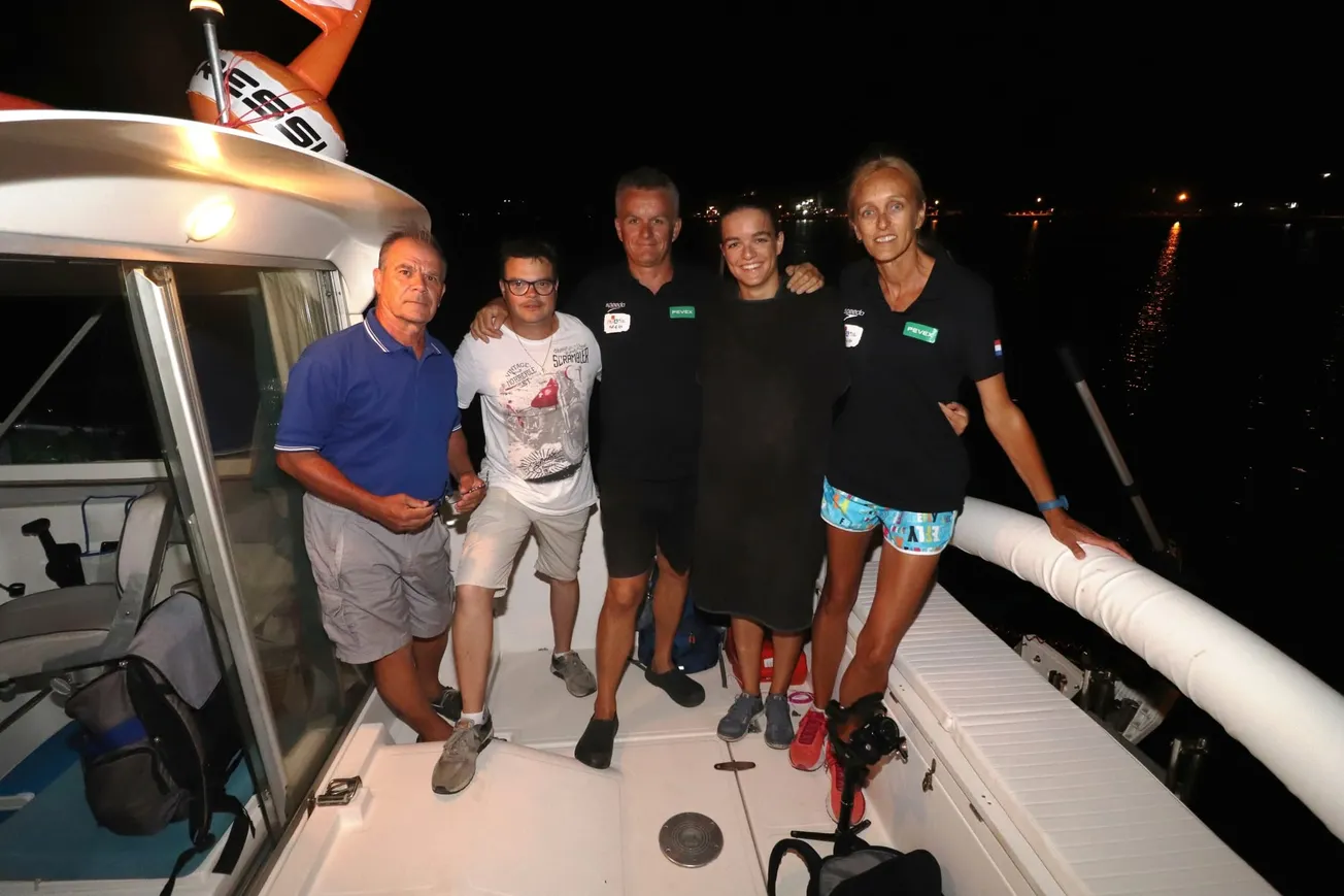 NAKON 8 I POL SATI Dina Levačić isplivala je 27 kilometara maratona od otoka Vira do otoka Ista