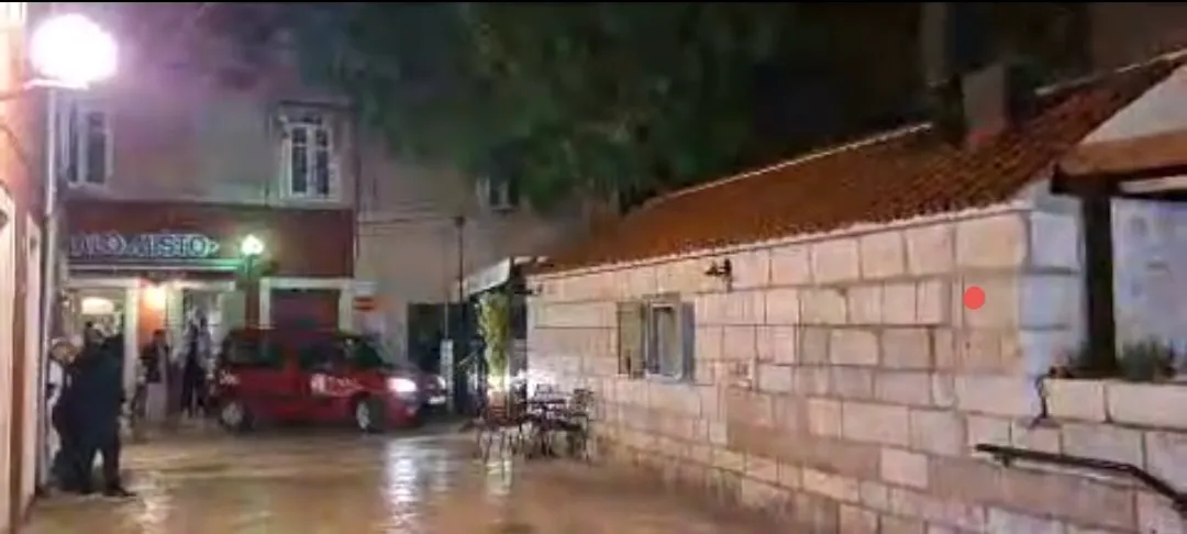 VIDEO – Požar na dimnjaku Malog mista: Šošini vatrogasci na terenu se pojavili za svega tri minute
