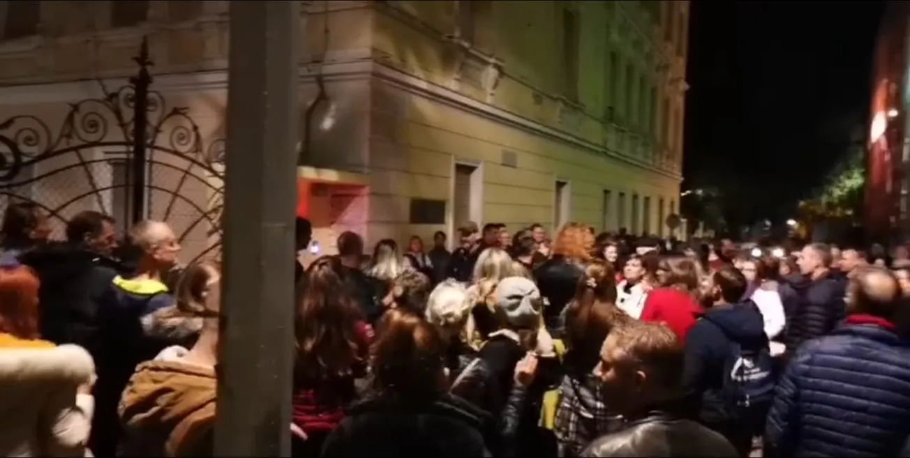 Stotinjak Zadrana prosvjedovalo protiv cijepljenja i novih mjera: “Da mi kažu streljamo te ili uzmi cjepivo, ne bih se cijepio”