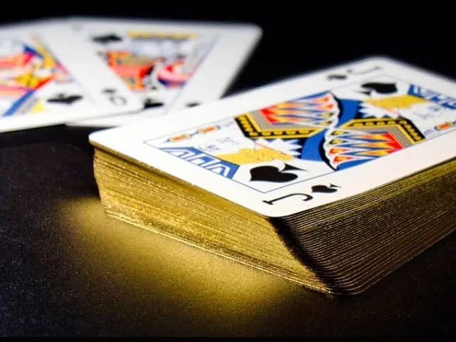 Zašto ljudi u Hrvatskoj preferiraju igrati poker online?