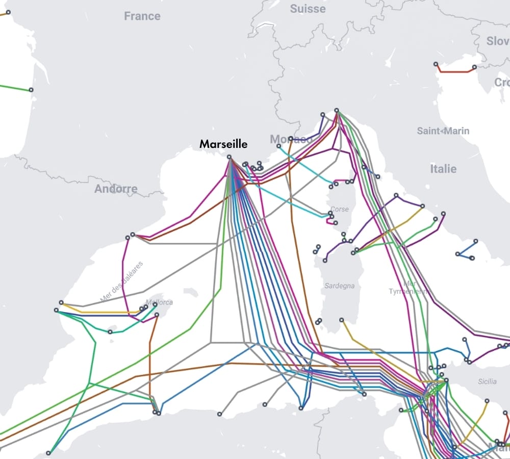 Marseille : son Vieux-Port, ses calanques... et ses data-centers.
