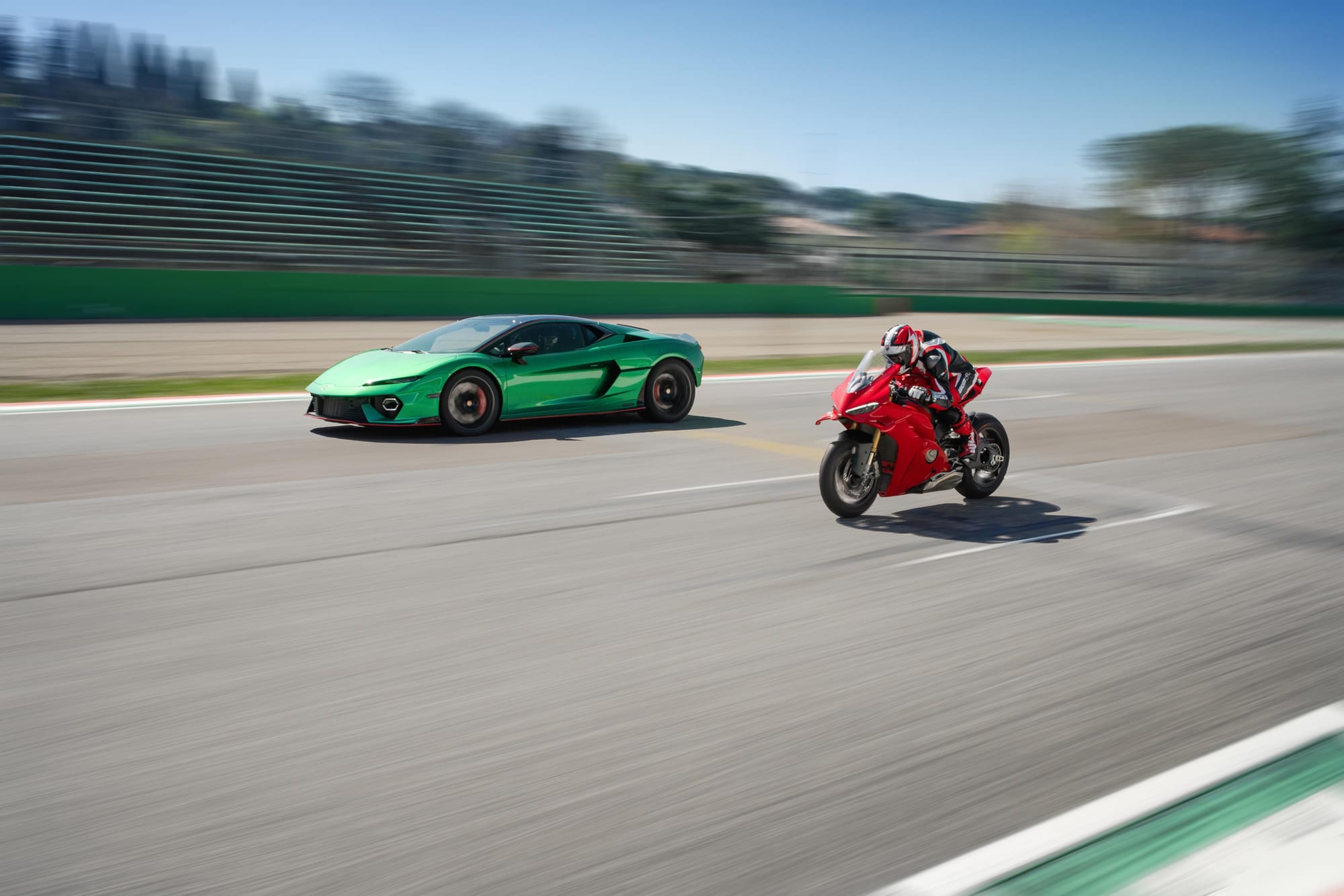 Lamborghini Temerario VS Ducati Panigale V4