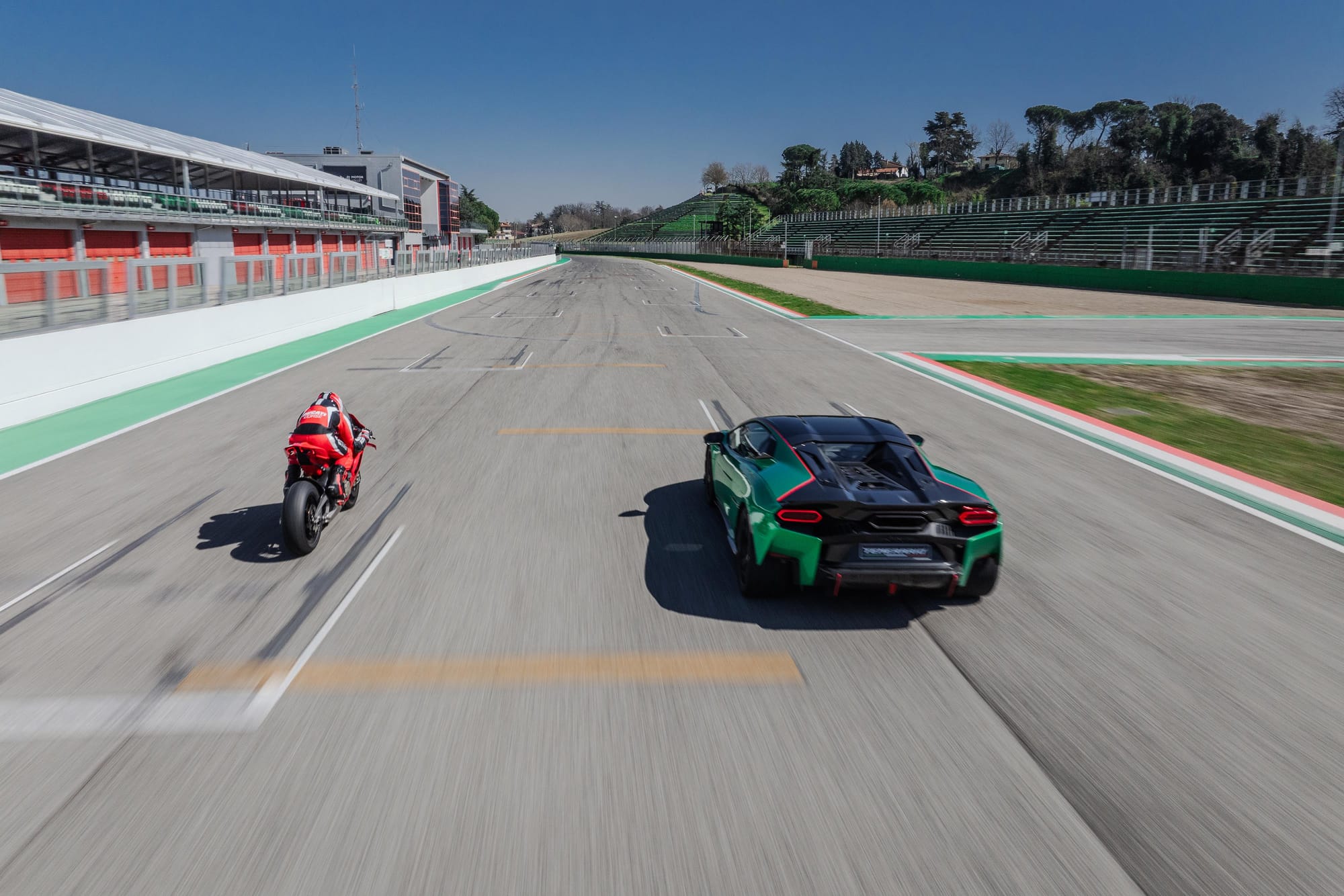 Lamborghini Temerario VS Ducati Panigale V4