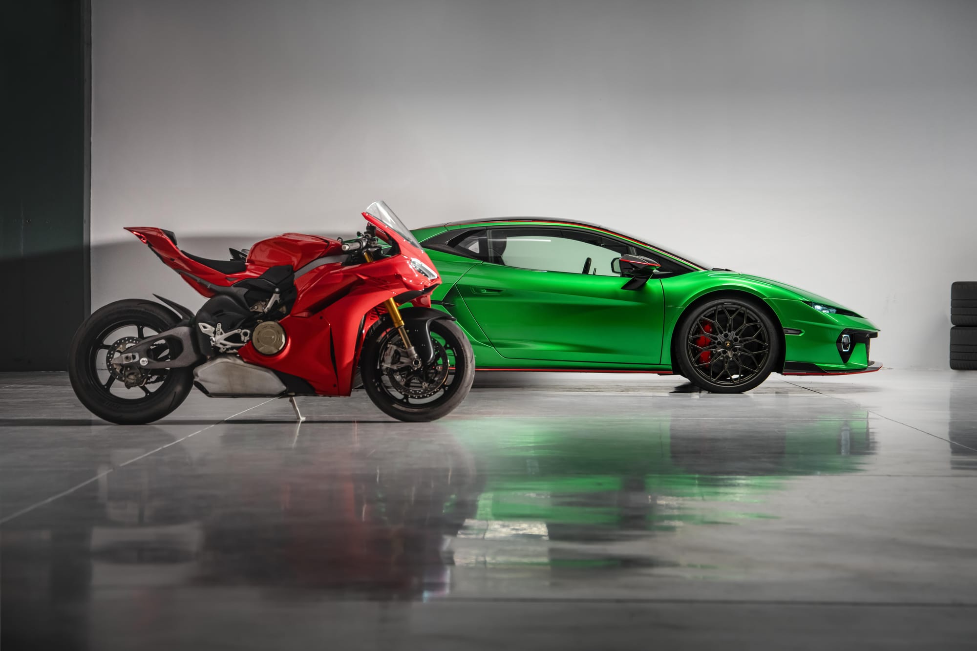 Lamborghini Temerario VS Ducati Panigale V4