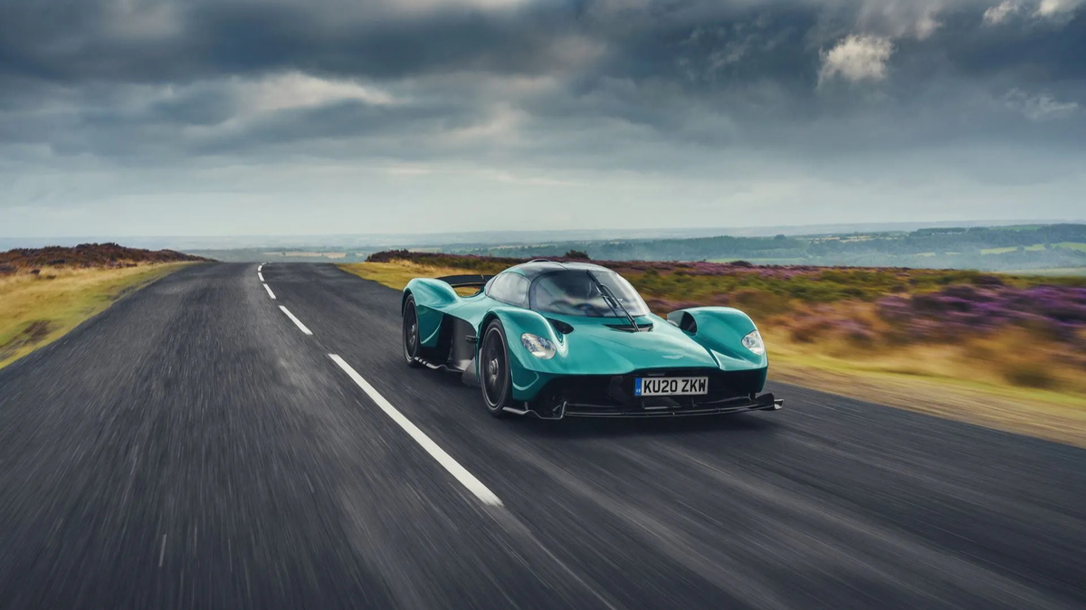 Aston Martin Valkyrie Pushes the Limits of Hypercar Performance