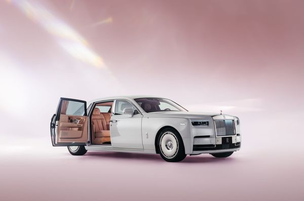 Rolls-Royce Celebrates Sakura Season with Bespoke Phantom