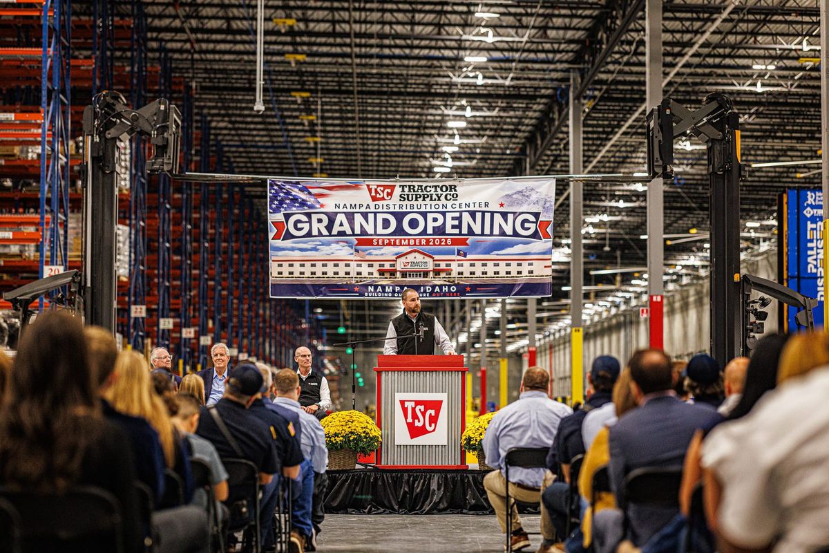 Tractor Supply cuts ribbon on ‘Gateway to Pacific Northwest’