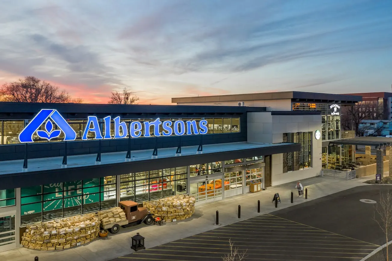 Albertsons sales edge up in Q1