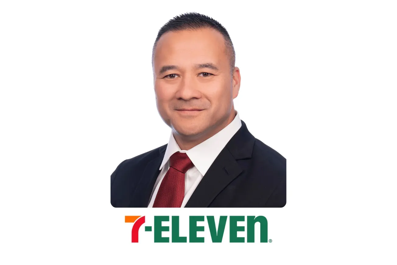 7-Eleven rehires Dave Strachan