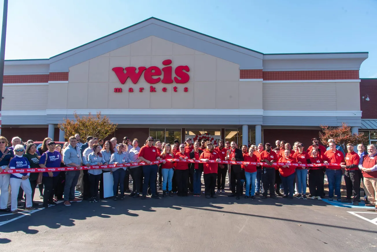 Weis Markets celebrates the grand opening of its Leonardtown store