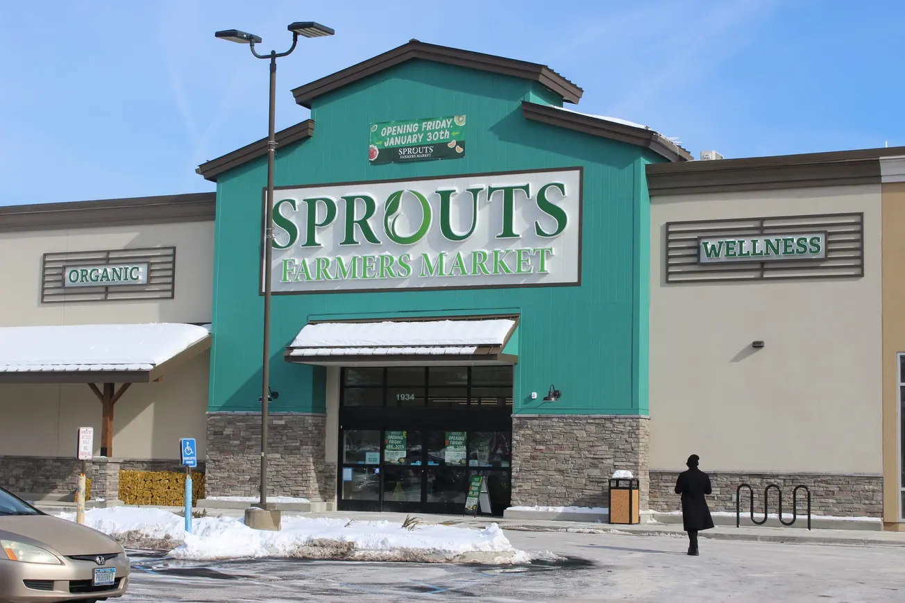 Sprouts holds sneak peak for first New York location in Centereach