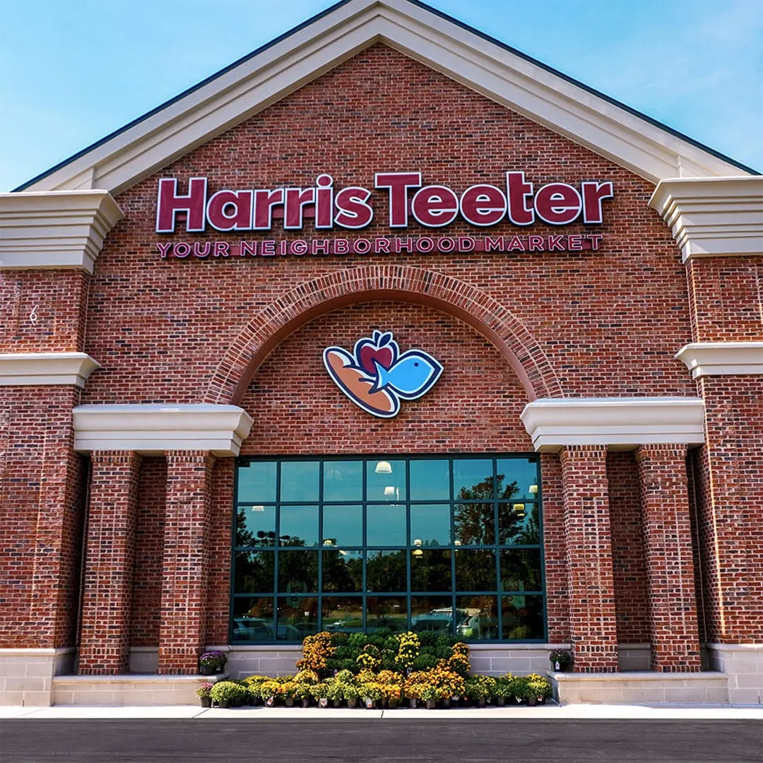Harris Teeter associates volunteer across seven markets