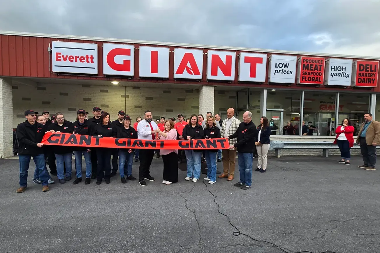 GIANT opens newly remodeled store in Everett, Pa.