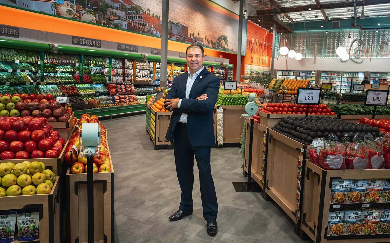 Vallarta Supermarkets names Jose Manuel Cordero chief of stores