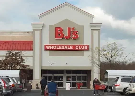 BJ’s Wholesale Club tops Q2 expectations, raises earnings outlook