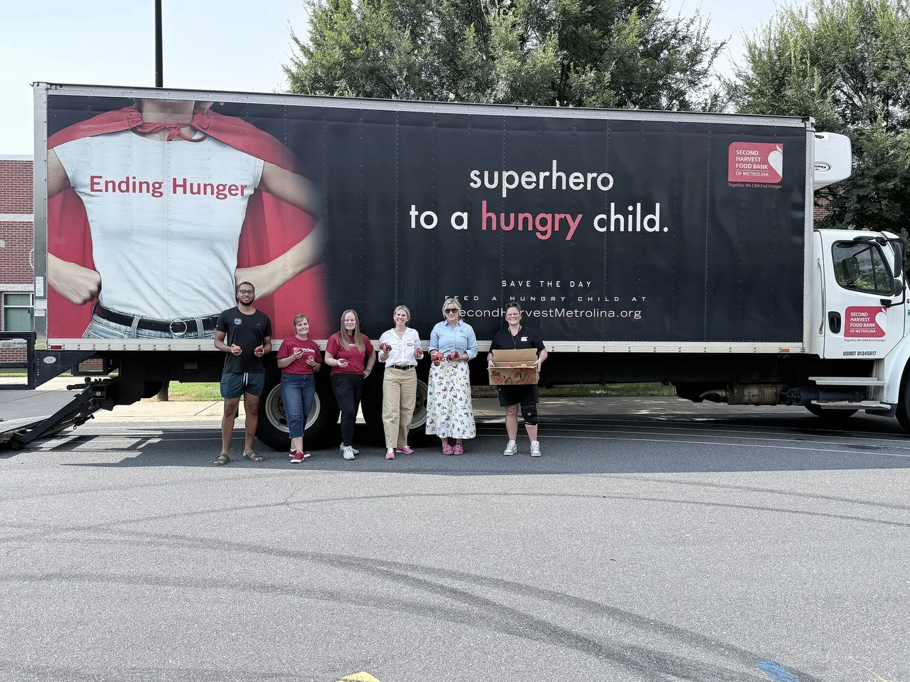 Harris Teeter and Titan Farms celebrate 13th Annual Peaches with a Purpose campaign