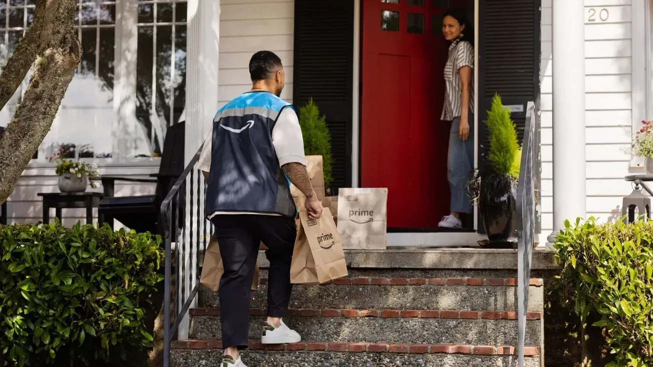 Amazon to hire more than 300,000 for holiday season