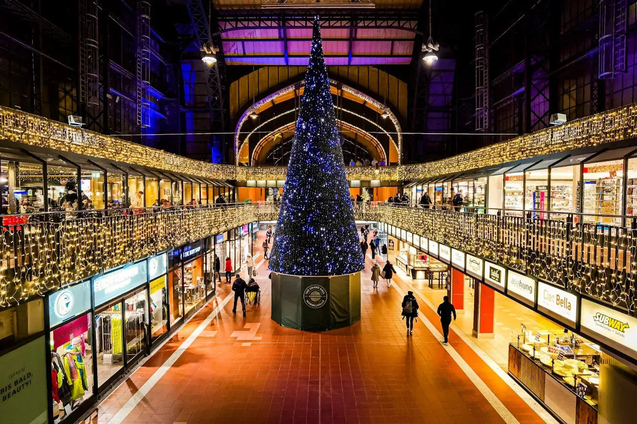 Deloitte: Holiday spending to increase 4% this year