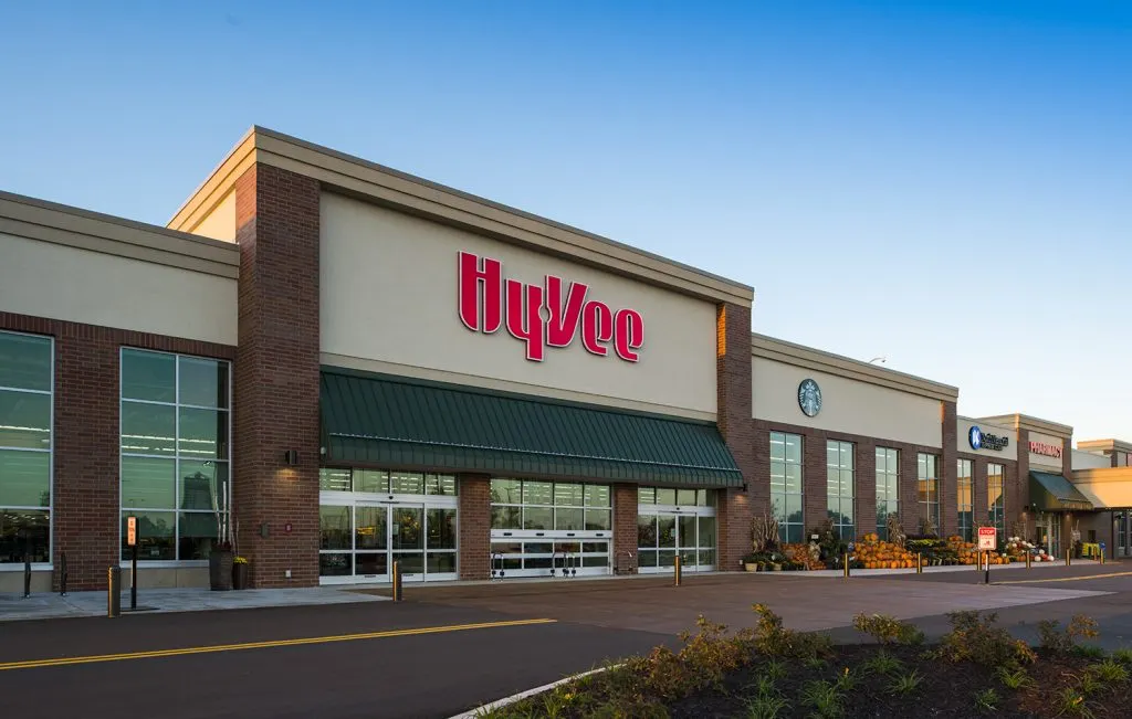 Hy-Vee requires employees to wear masks