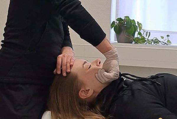 Purentaelinfysioterapiasta apua leukanivelen ja leuan alueen oireisiin