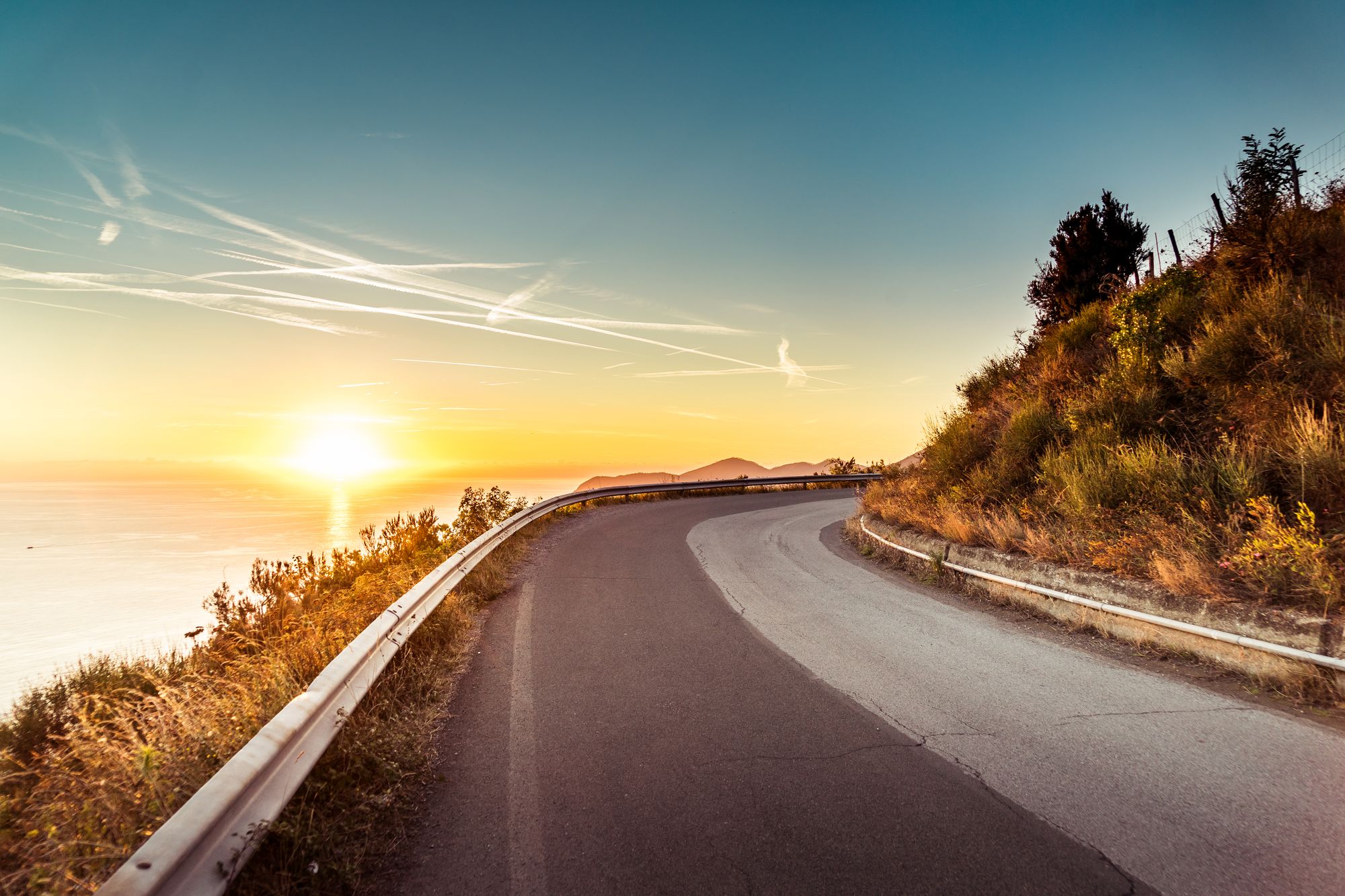 Strasse mit Aussicht auf Sonnenuntergang