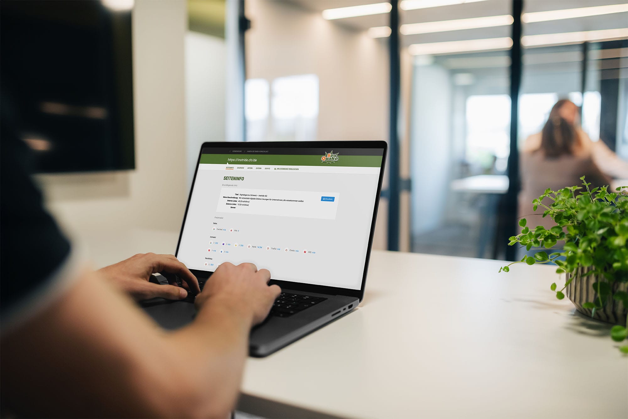 Google Chrome Extension im Einsatz: Websiteanalyse direkt im Browser. Gezeigt wird die Extension «QuirksMode».»