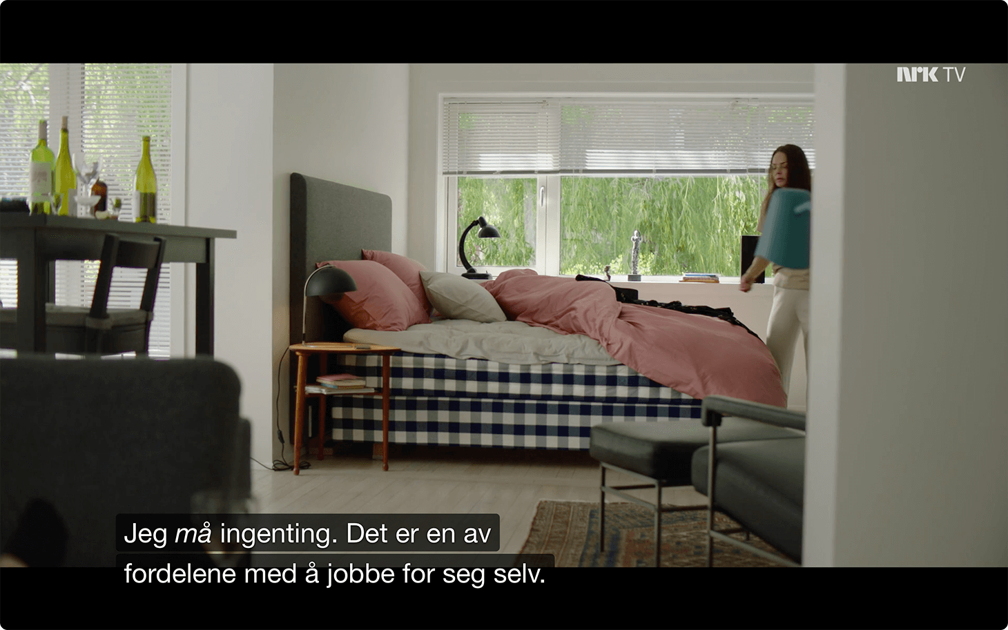 Skjermbilde fra Exit-episode hvor det i tekstingen står: Jeg må ingenting. Det er en av fordelene med å jobbe for seg selv