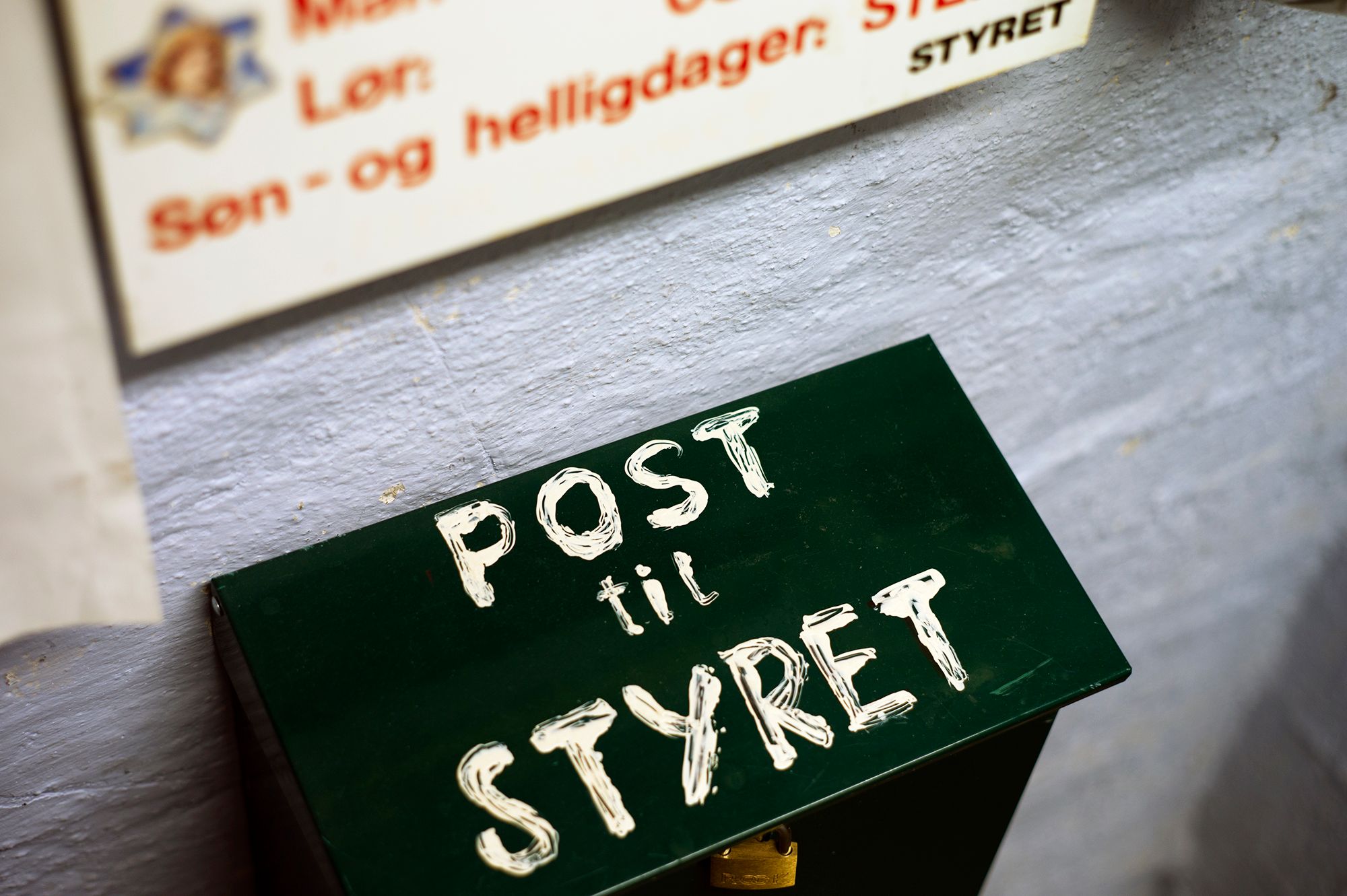 Fotografi av postkassen til styret i et sameie
