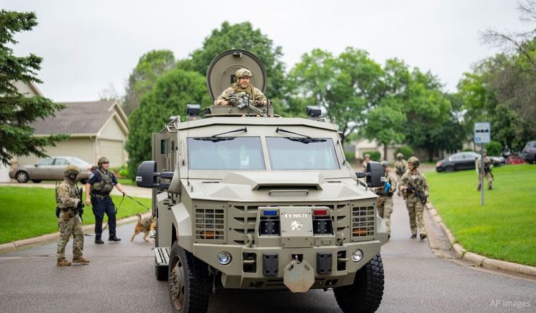 FBI agents search for active shooter in Brooklyn Park, Minn., Saturday, June 14, 2025. (Alex Kormann/Star Tribune via AP)