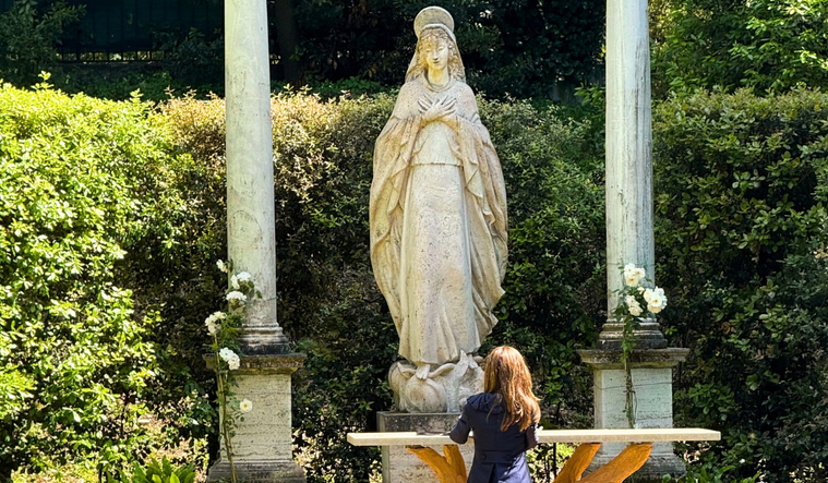 Maria in front of the Virgin Mary statue