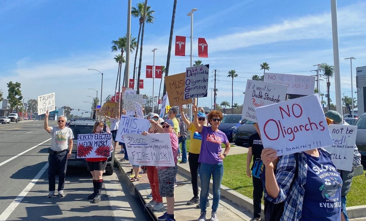 Demonstrators denounce Musk, Trump at Long Beach Tesla dealership