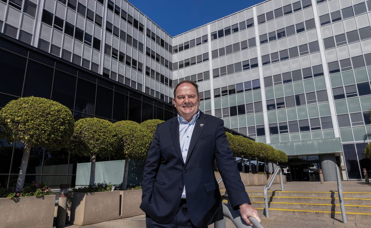 Long Beach Memorial CEO retires after vote of no confidence