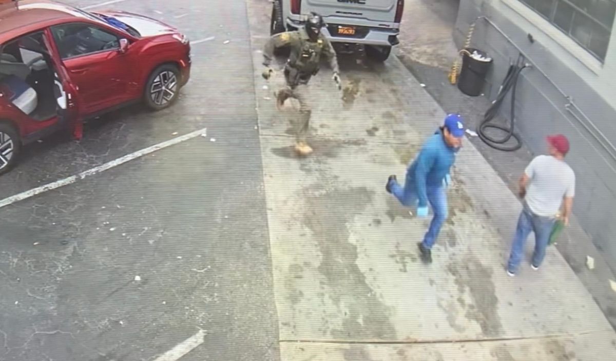 Federal agents raid 2 Long Beach car washes, videos show