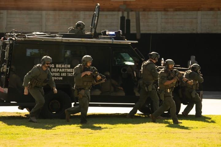 Burglary suspect arrested after SWAT standoff in Lakewood Village